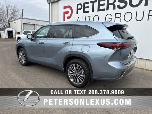 Used 2024 Toyota Highlander Platinum image 5