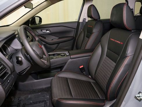 Certified 2025 Nissan Rogue SV image 11