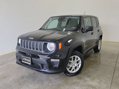 Used 2023 Jeep Renegade Latitude AWD/4WD image 32