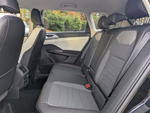 New 2026 Volkswagen Taos SE image 14