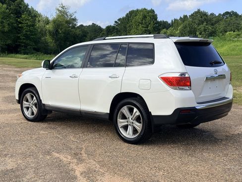 Used 2012 Toyota Highlander Limited w/ Tow Pkg FWD image 3