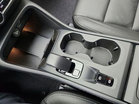 New 2025 Volvo XC40 B5 Core w/ Protection Package Premier image 30