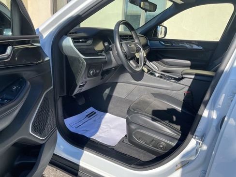 Certified 2022 Jeep Grand Cherokee L Laredo image 23