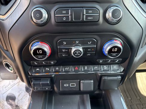 Used 2021 GMC Sierra 1500 Denali w/ Denali Ultimate Package AWD/4WD image 23