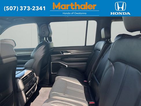 Used 2024 Jeep Wagoneer Series II w/ Flexible Seating Group AWD/4WD image 14