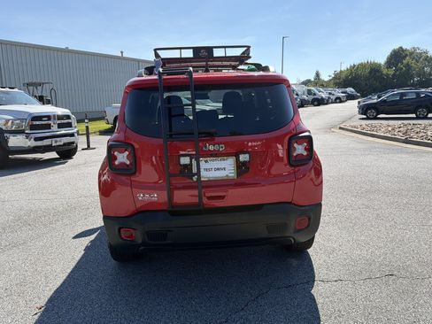Used 2023 Jeep Renegade Latitude AWD/4WD image 7