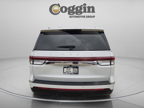 Used 2024 Lincoln Navigator L Reserve AWD/4WD image 4