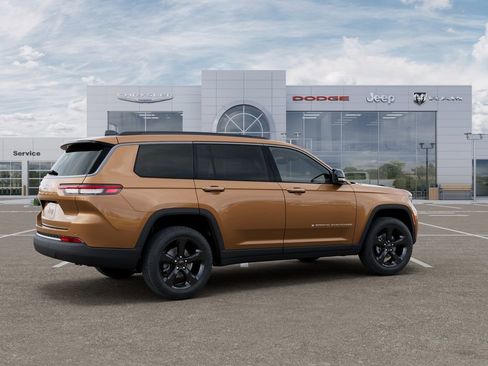 New 2026 Jeep Grand Cherokee L Limited w/ Limited Altitude Package RWD image 4