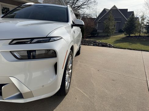 Used 2024 BMW X7 xDrive40i w/ Climate Comfort Package image 35