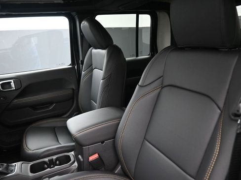 New 2025 Jeep Gladiator Sport image 4