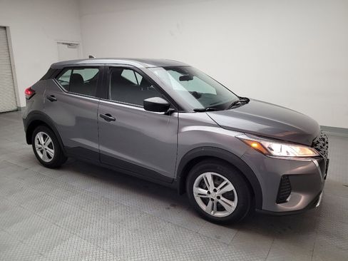 Used 2022 Nissan Kicks S image 11