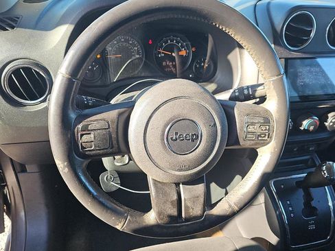 Used 2016 Jeep Patriot Latitude AWD/4WD image 11