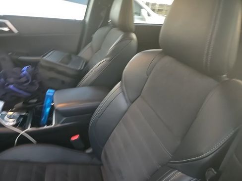 Used 2024 Mitsubishi Outlander SE image 12