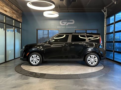 Used 2023 Kia Soul LX FWD image 6