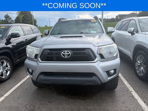 Used 2015 Toyota Tacoma 4x4 Double Cab w/ TRD Sport Package image 2