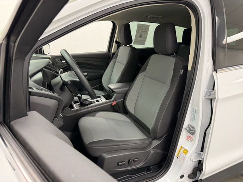 Used 2019 Ford Escape SE image 18
