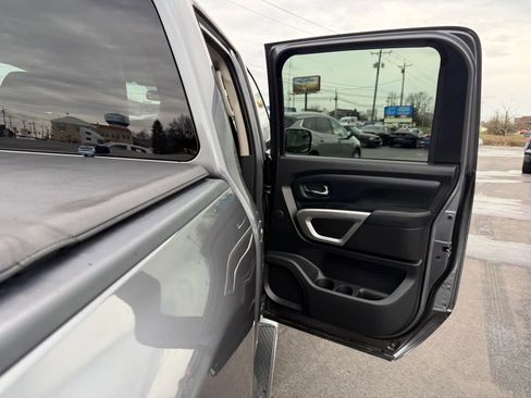 Used 2018 Nissan Titan SL image 35