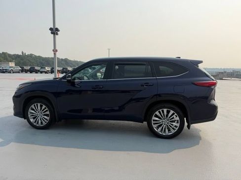 Used 2022 Toyota Highlander Platinum AWD/4WD image 6