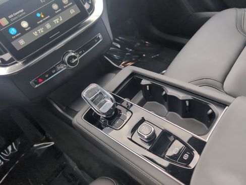 Used 2025 Volvo XC90 B6 Plus image 22