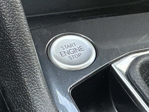 Used 2022 Volkswagen Tiguan SE image 27