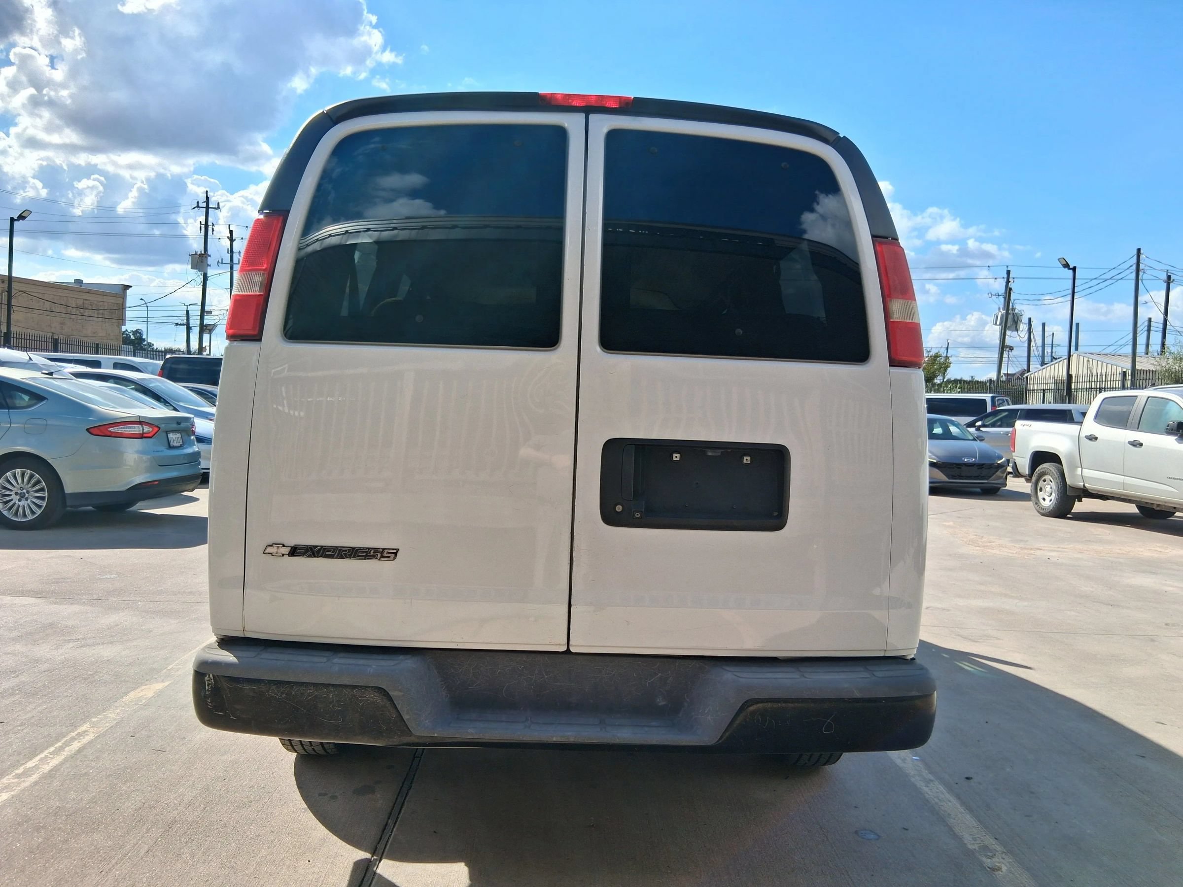 Used 2017 Chevrolet Express 2500 LS RWD image 7