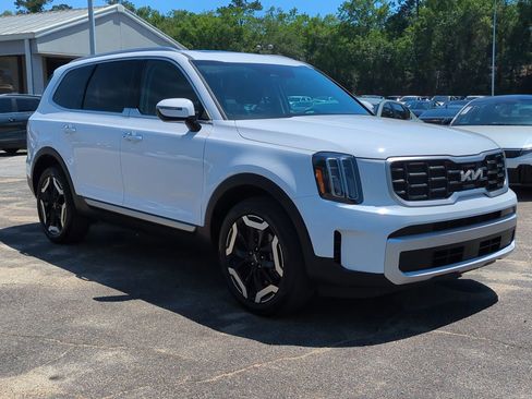 Used 2025 Kia Telluride S FWD image 3