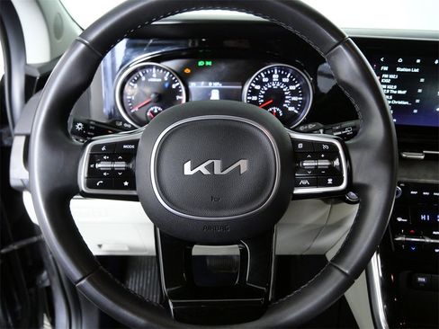 Used 2024 Kia Carnival EX image 24