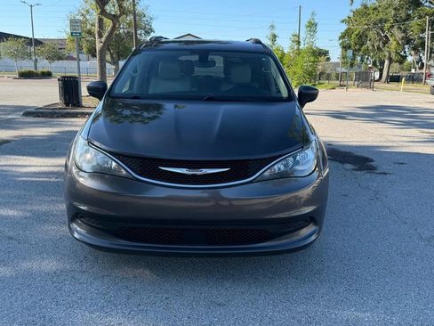Used 2021 Chrysler Voyager Lxi FWD image 3