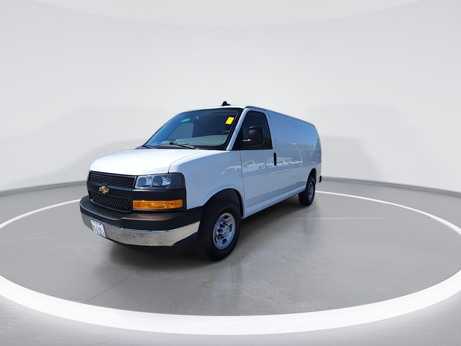 Used 2024 Chevrolet Express 2500 w/ Driver Convenience Package RWD image 4