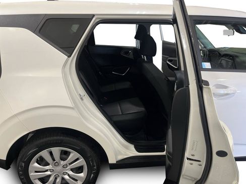 Used 2023 Kia Soul LX FWD image 18