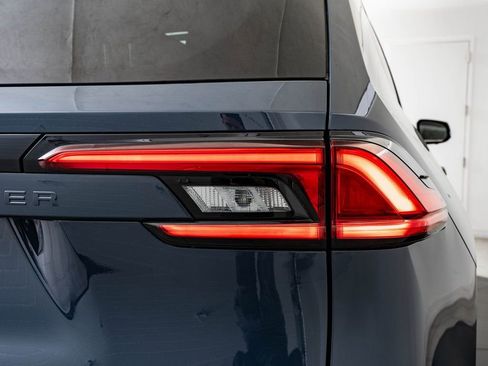 Used 2024 Toyota Grand Highlander AWD Hybrid image 9