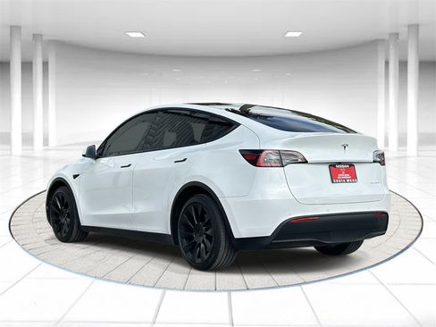 Used 2020 Tesla Model Y Long Range image 2