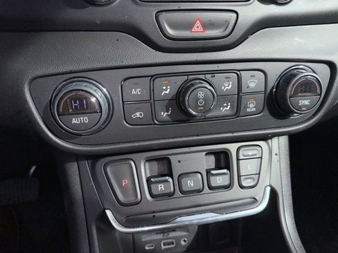 Used 2021 GMC Terrain SLT image 44