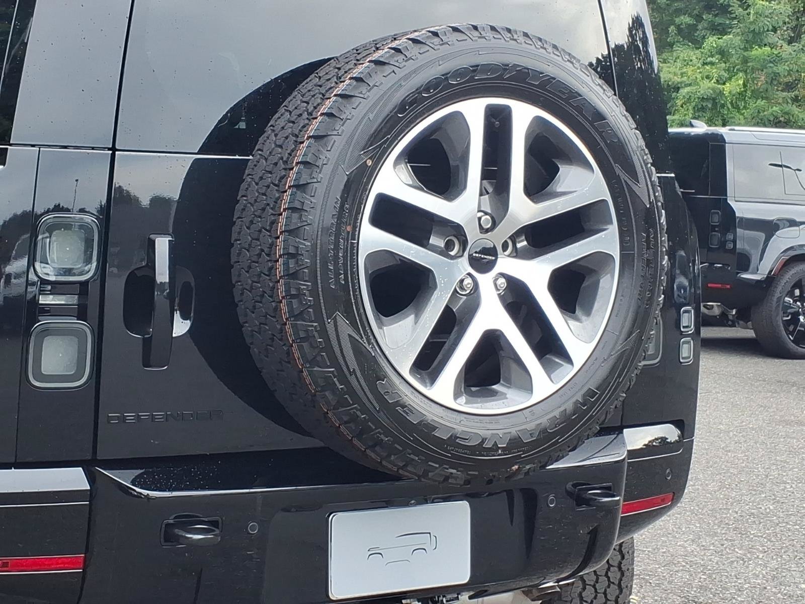 New 2026 Land Rover Defender 110 X-Dynamic SE AWD/4WD image 18