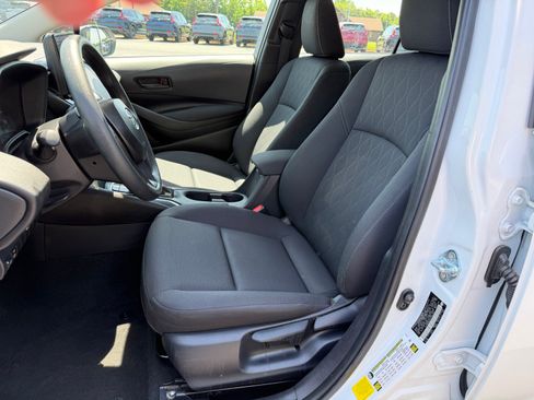 Used 2025 Toyota Corolla LE FWD image 16