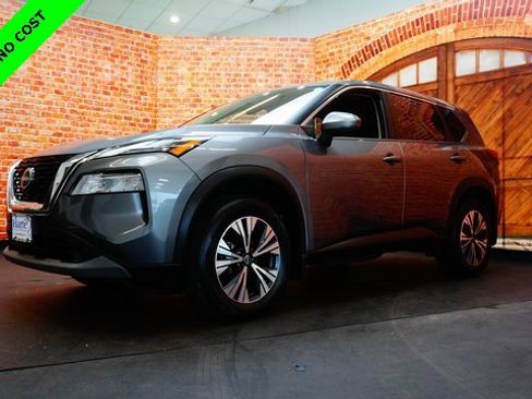 Used 2022 Nissan Rogue SV image 3