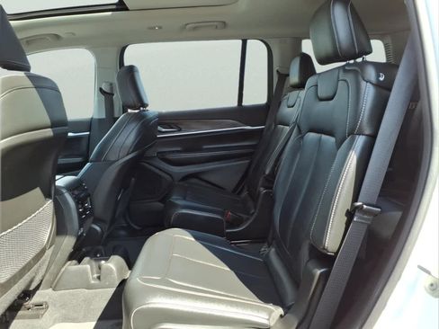 Used 2023 Jeep Grand Cherokee L Limited AWD/4WD image 29