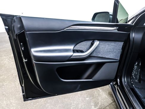 Used 2022 Tesla Model X image 19