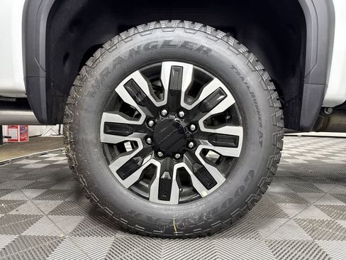 New 2025 GMC Sierra 2500 Denali Ultimate w/ Max Trailering Package image 16