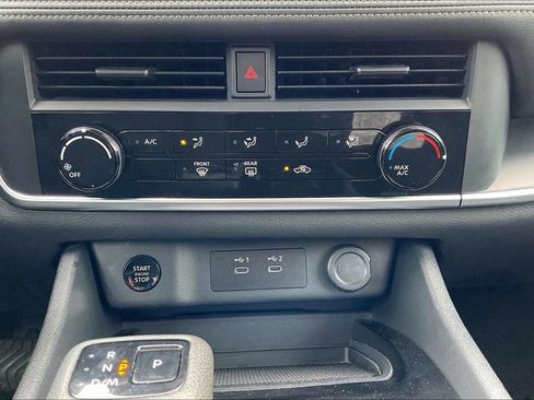 Used 2024 Nissan Rogue S FWD image 31