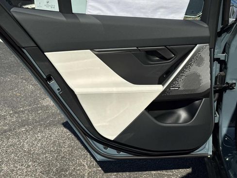 New 2026 BMW i5 eDrive40 w/ Premium Package image 11