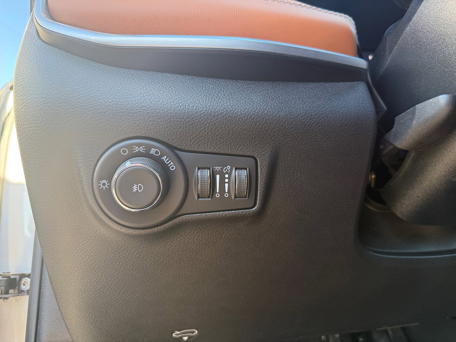 Used 2025 Jeep Compass Limited w/ Elite Group AWD/4WD image 24