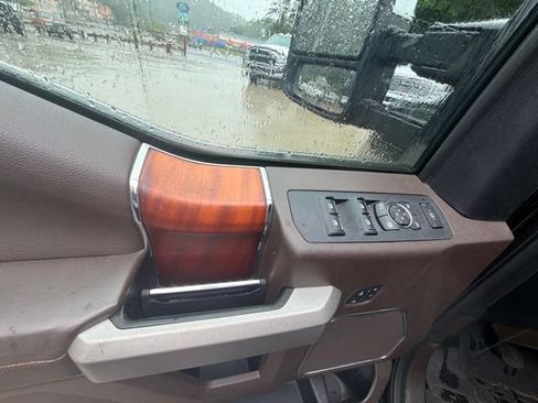 Used 2020 Ford F350 King Ranch w/ King Ranch Ultimate Package AWD/4WD image 19