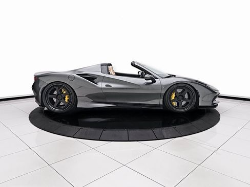 Used 2022 Ferrari F8 Tributo image 14