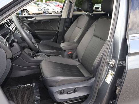 Certified 2023 Volkswagen Tiguan SE FWD image 13