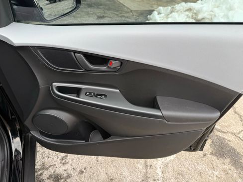 Used 2018 Hyundai Kona SE image 17