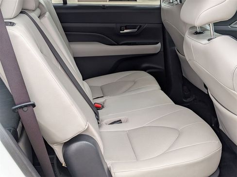 Used 2024 Toyota Grand Highlander XLE image 21