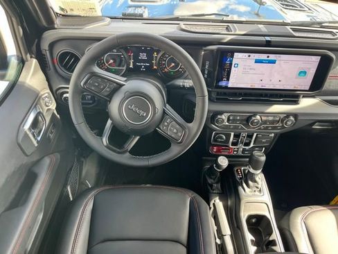 New 2025 Jeep Gladiator Rubicon AWD/4WD image 10