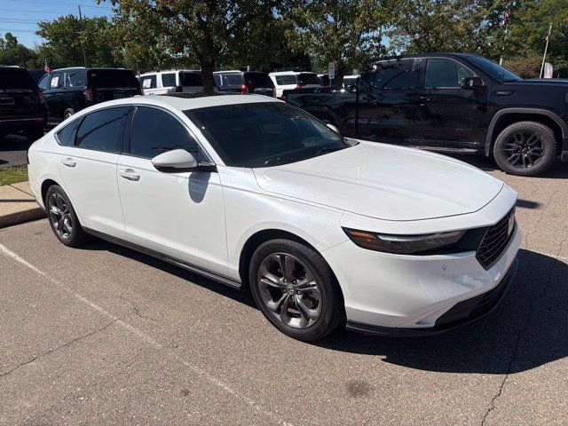 Used 2023 Honda Accord EX-L image 2