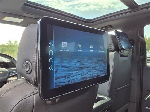 New 2026 Chevrolet Suburban High Country image 32